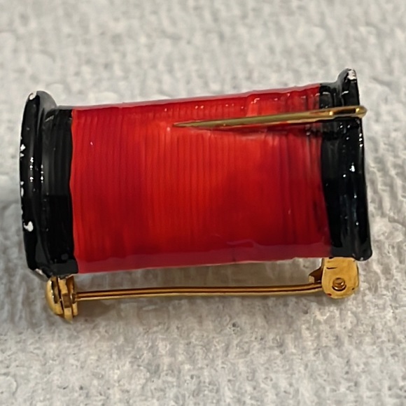 Vintage Original by Robert. Spool of Red Thread with a needle very rare. Signed - Picture 13 of 13